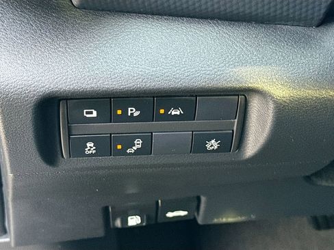 Used 2023 Nissan Kicks S image 9