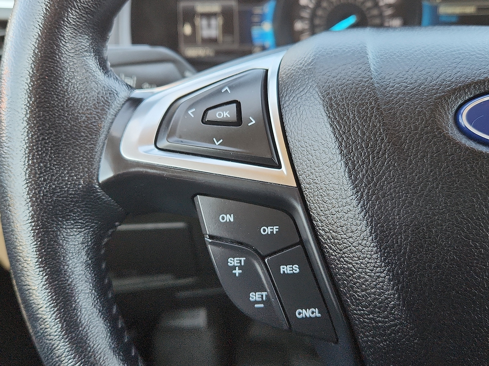 Used 2023 Ford Edge Titanium AWD/4WD image 19