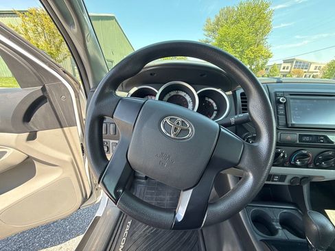 Used 2014 Toyota Tacoma 4x4 Double Cab image 18