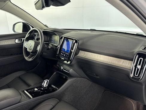 Used 2025 Volvo XC40 B5 Plus AWD/4WD image 46