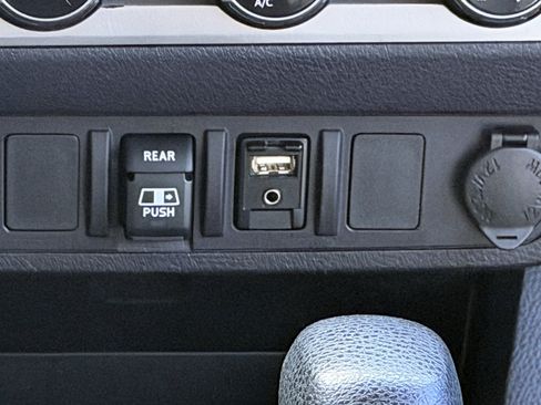 Used 2018 Toyota Tacoma SR5 image 9