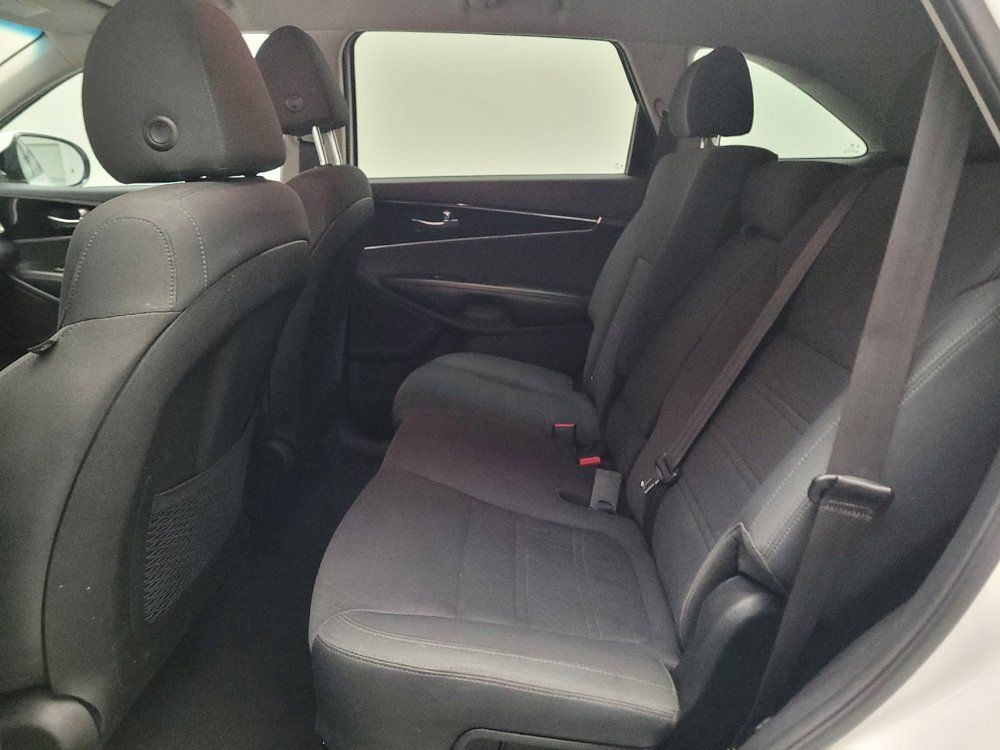 Used 2020 Kia Sorento FWD V6 image 18