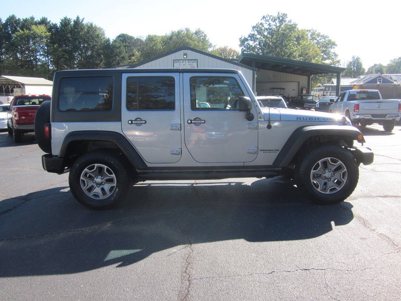 Used 2016 Jeep Wrangler Unlimited Rubicon w/ Max Tow Package AWD/4WD image 5