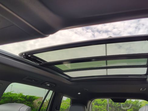 New 2025 Cadillac XT6 Luxury image 34