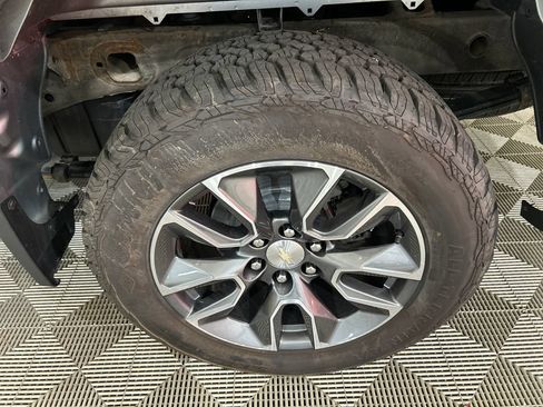 Used 2024 Chevrolet Silverado 1500 LT AWD/4WD image 11