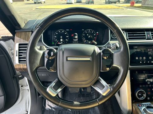 Used 2018 Land Rover Range Rover HSE image 12