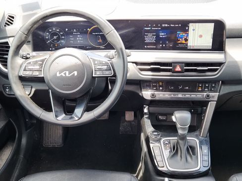 Certified 2024 Kia Seltos EX FWD image 25
