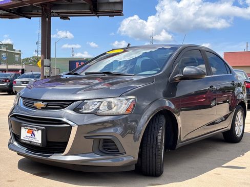 Used 2017 Chevrolet Sonic LT w/ Convenience Package image 1