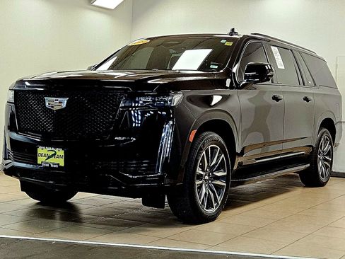 Used 2022 Cadillac Escalade ESV Sport AWD/4WD image 2