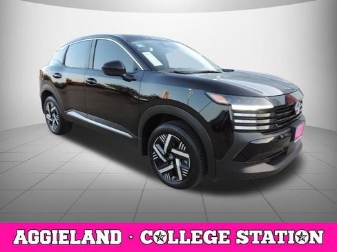 Certified 2025 Nissan Kicks SV image 3