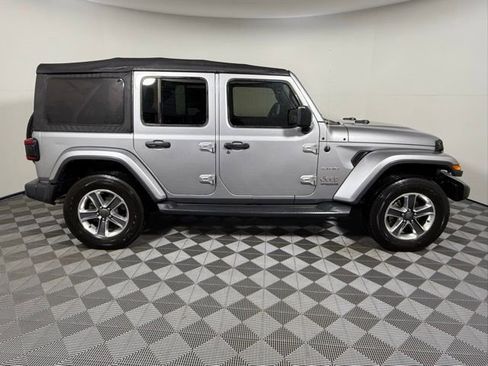 Used 2019 Jeep Wrangler Unlimited Sahara image 12
