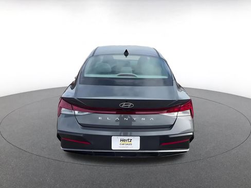 Used 2025 Hyundai Elantra SEL image 12