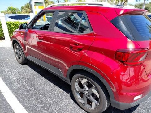 Used 2023 Hyundai Venue SEL w/ Cargo Package FWD image 4