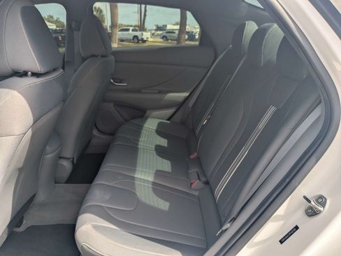 Used 2023 Hyundai Elantra SEL w/ Preferred Accessory Package FWD image 14