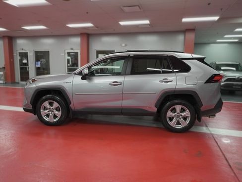 Used 2021 Toyota RAV4 XLE image 4
