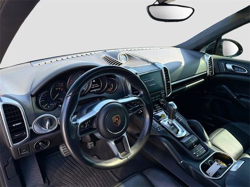 Used 2018 Porsche Cayenne S Platinum image 26