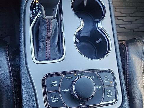 Used 2019 Jeep Grand Cherokee Trailhawk w/ Trailhawk Luxury Group AWD/4WD image 15