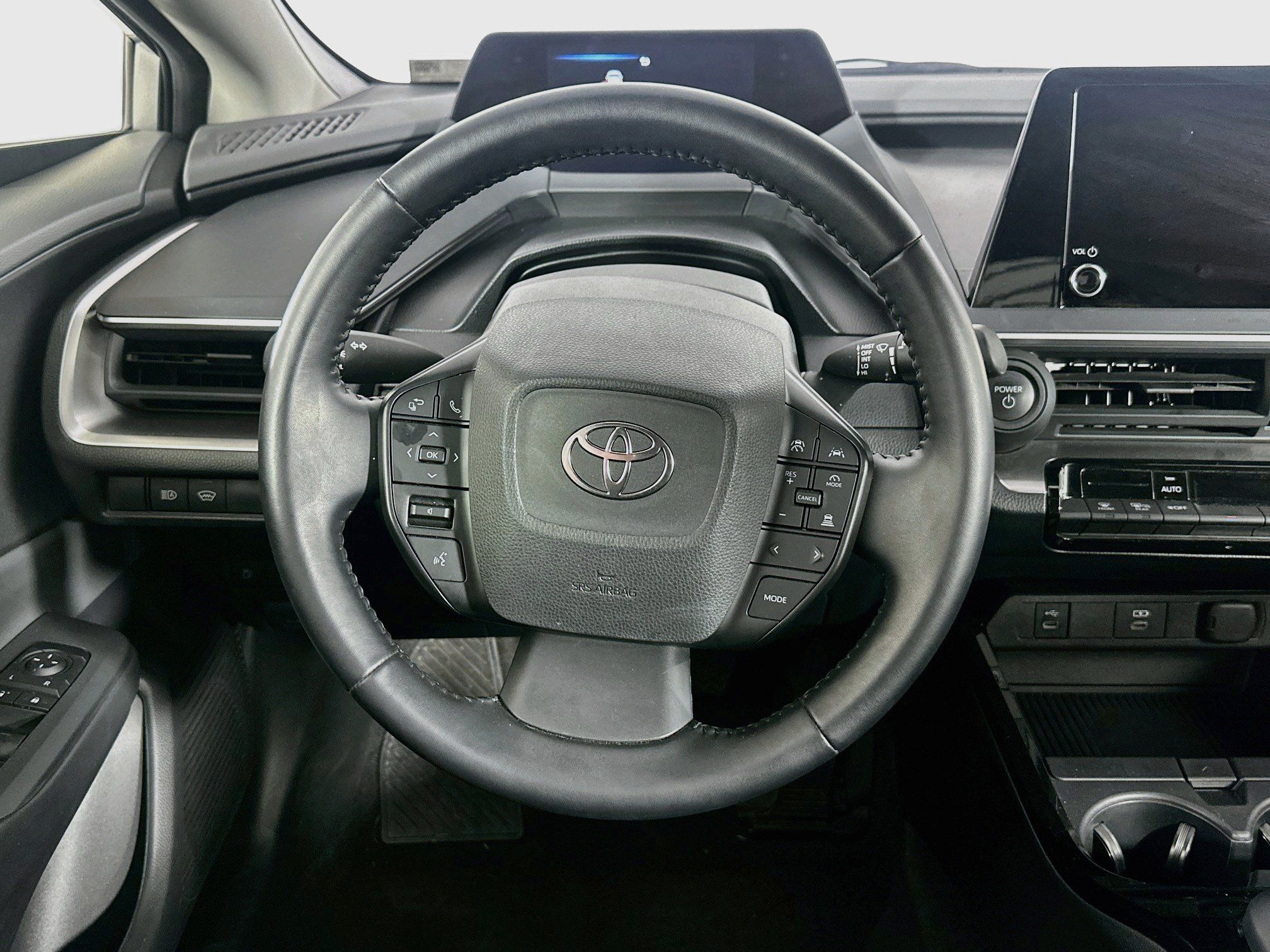 Used 2025 Toyota Prius LE FWD image 18