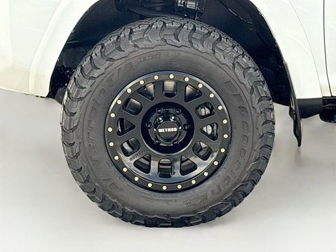 Used 2023 Toyota 4Runner TRD Off-Road Premium w/ Moonroof Package AWD/4WD image 30