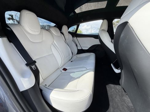 Used 2022 Tesla Model S Plaid image 17