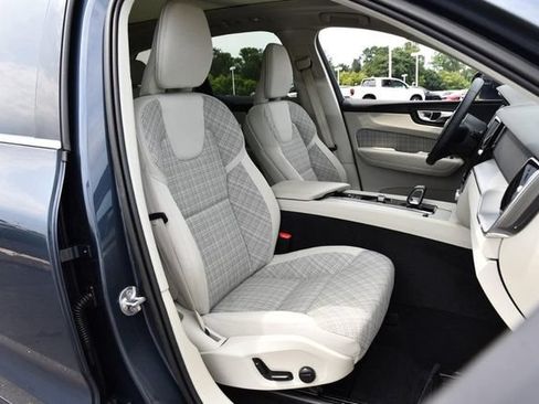 Used 2022 Volvo XC60 B5 Momentum AWD/4WD image 20