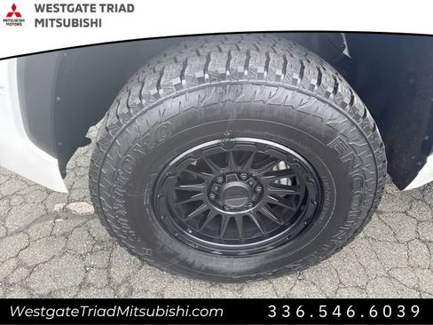 Used 2022 Toyota Tundra SR5 w/ Advanced Technology Package image 4