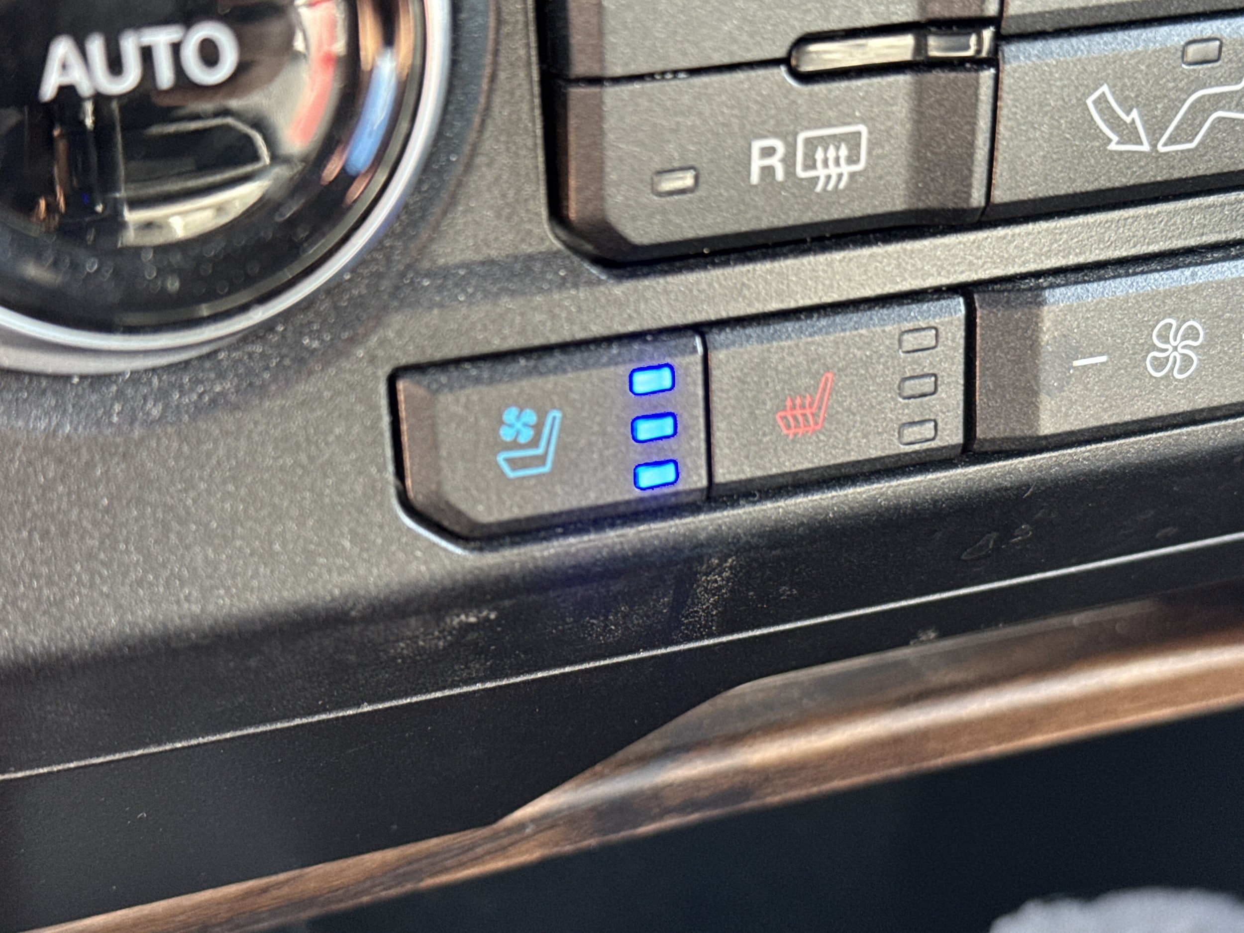 Used 2019 Ford F150 Lariat w/ Equipment Group 502A Luxury AWD/4WD image 32
