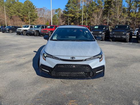 Used 2022 Toyota Corolla SE image 2