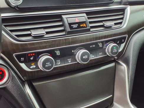 Used 2020 Honda Accord Touring image 9