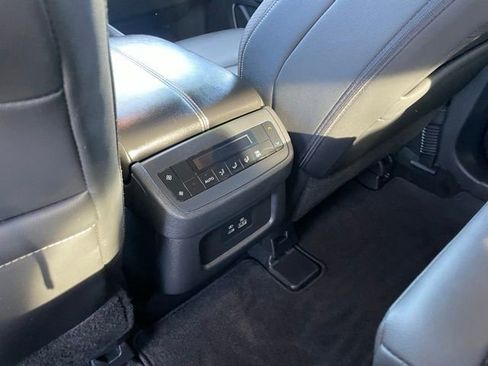 Used 2024 Nissan Pathfinder SL image 10