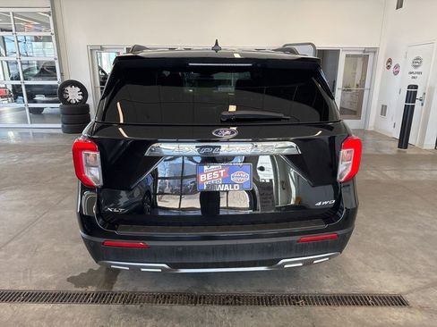 Used 2024 Ford Explorer XLT w/ Equipment Group 202A image 4