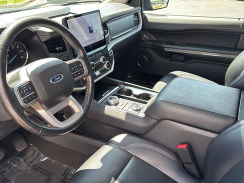 Used 2023 Ford Expedition XLT AWD/4WD image 12