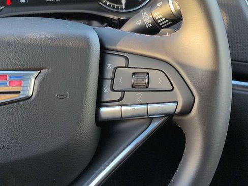 Used 2025 Cadillac XT6 Luxury image 16