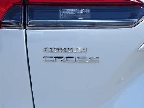 Certified 2023 Toyota Corolla Cross XLE FWD image 9