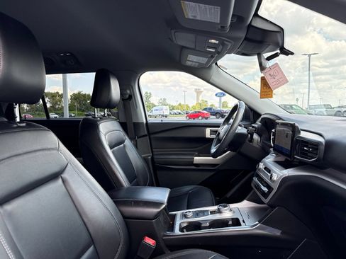 Used 2023 Ford Explorer XLT w/ Equipment Group 202A AWD/4WD image 12