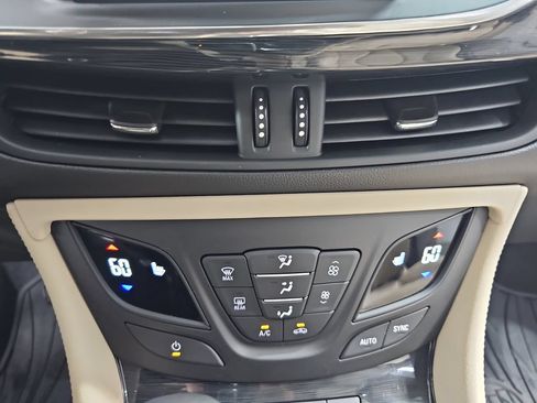 Used 2017 Buick Envision Essence AWD/4WD image 28