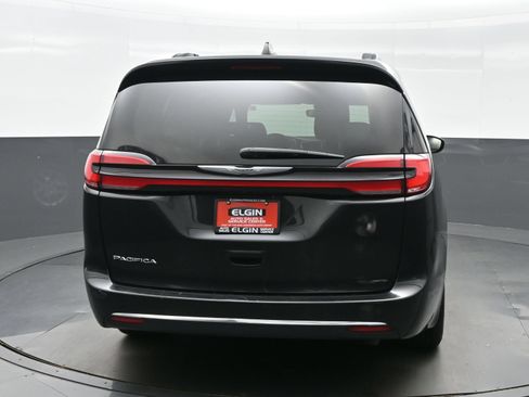 Used 2022 Chrysler Pacifica Touring-L FWD image 5