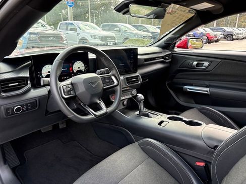 Used 2024 Ford Mustang Coupe image 7