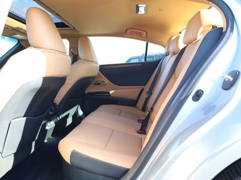 Used 2024 Lexus ES 300h w/ Premium Package image 24