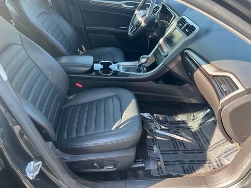 Used 2015 Ford Fusion SE w/ Equipment Group 202A FWD image 26
