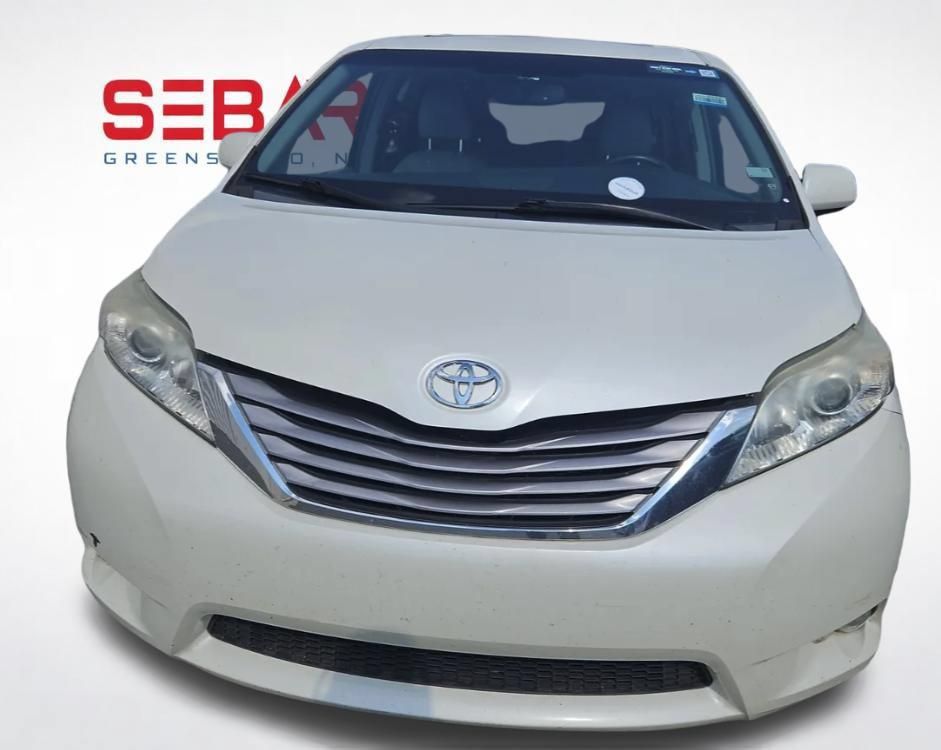Used 2015 Toyota Sienna XLE w/ XLE Navigation Package FWD image 11