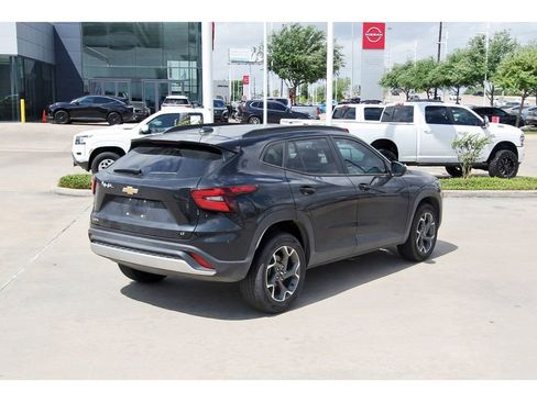 Used 2024 Chevrolet Trax LT w/ Driver Confidence Package image 6