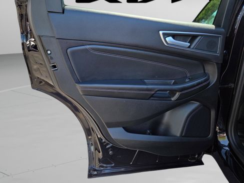 Used 2024 Ford Edge Titanium image 29