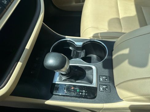Used 2019 Toyota Highlander XLE image 16