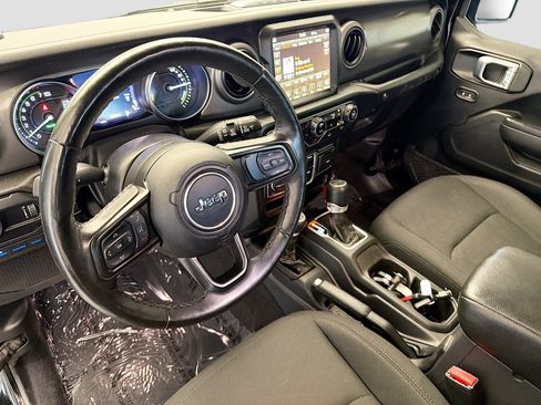 Used 2023 Jeep Wrangler Unlimited w/ Sun & Screen Package image 7