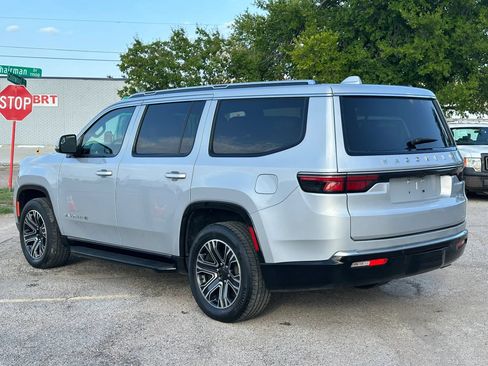 Used 2022 Jeep Wagoneer Series III w/ Flexible Seating Group RWD image 4
