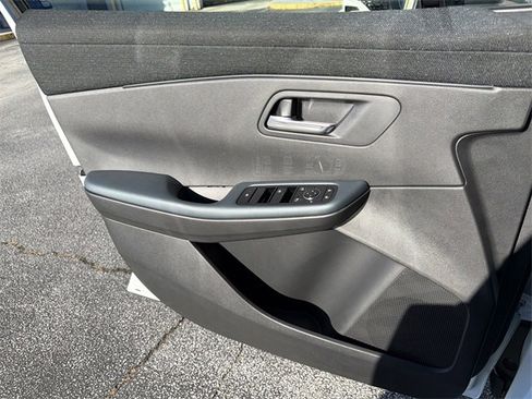 New 2026 Nissan Leaf SV+ w/ Floor Mat Package (SV+) image 15