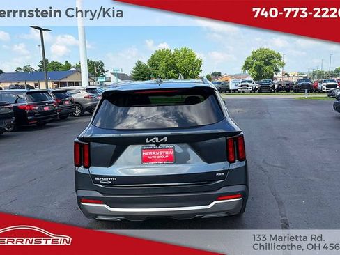 Used 2025 Kia Sorento S AWD/4WD image 32