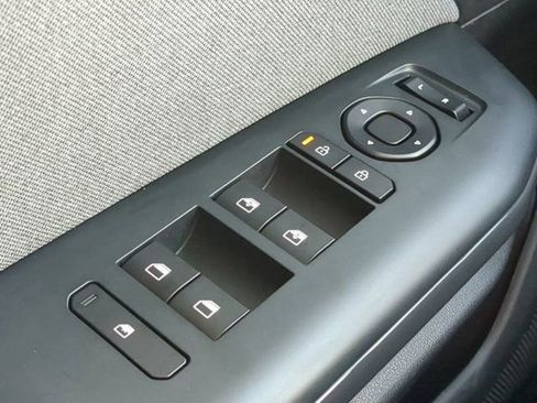 Used 2025 Kia K4 EX image 21