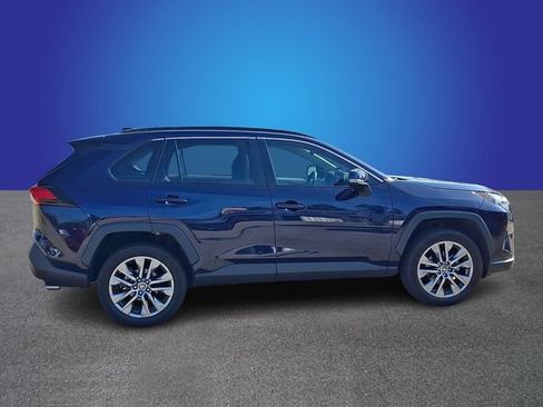 Used 2022 Toyota RAV4 XLE Premium FWD image 5